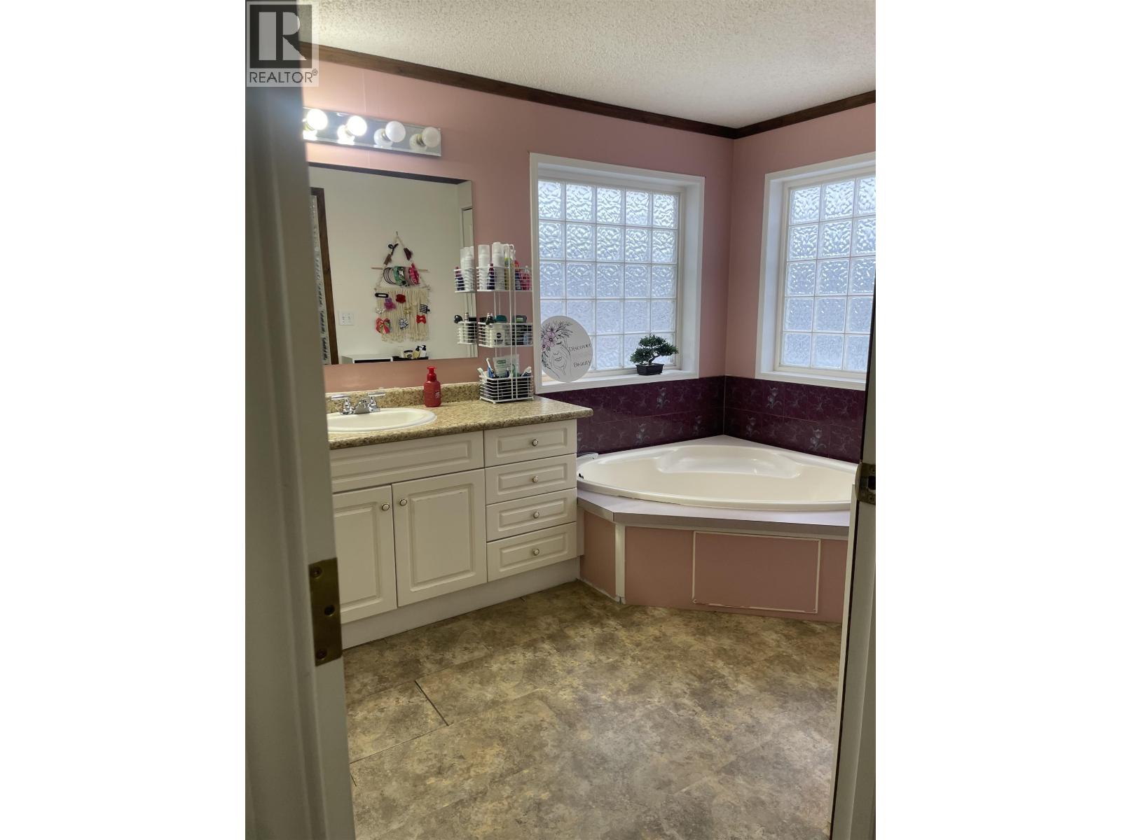 10695 101 Street, Taylor, British Columbia  V0C 2K0 - Photo 11 - R3090781