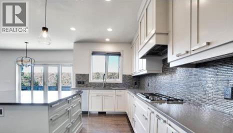 54 Wexford Crescent Sw, Calgary, Alberta  T3h 0h1 - Photo 10 - A2287547