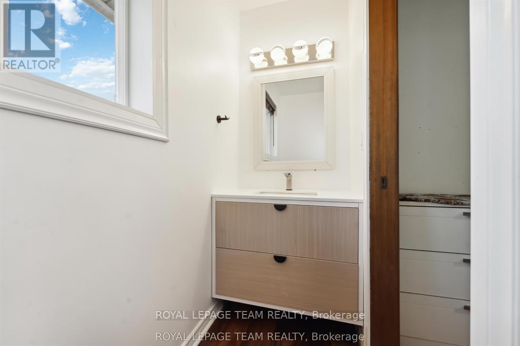 2353 Georgina Drive, Ottawa, Ontario  K2B 7M6 - Photo 13 - X12815974