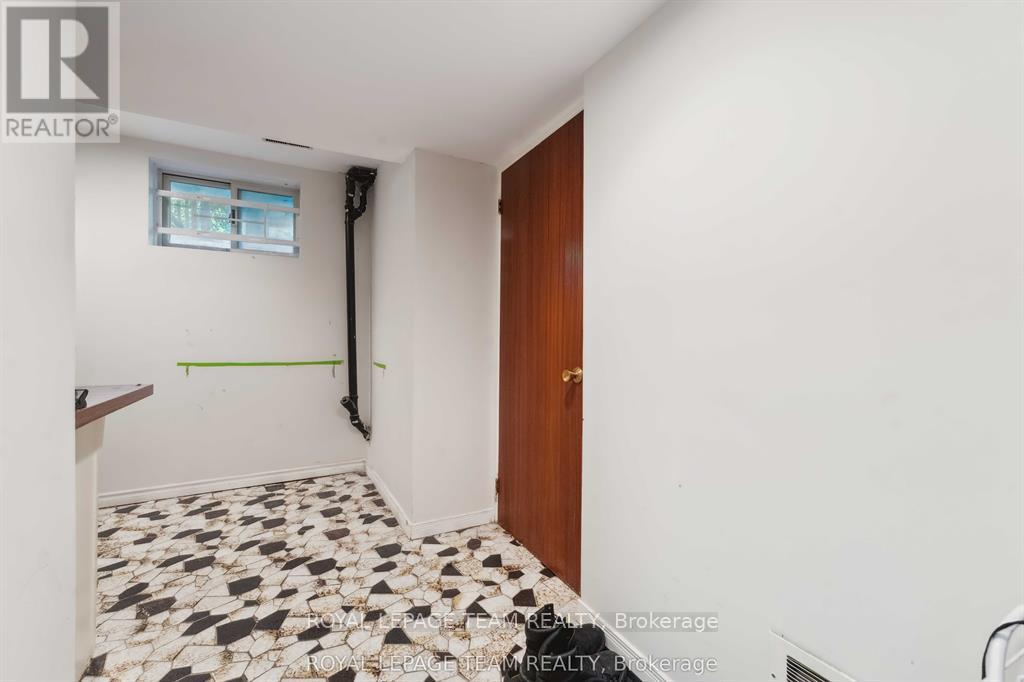 2353 Georgina Drive, Ottawa, Ontario  K2B 7M6 - Photo 20 - X12815974