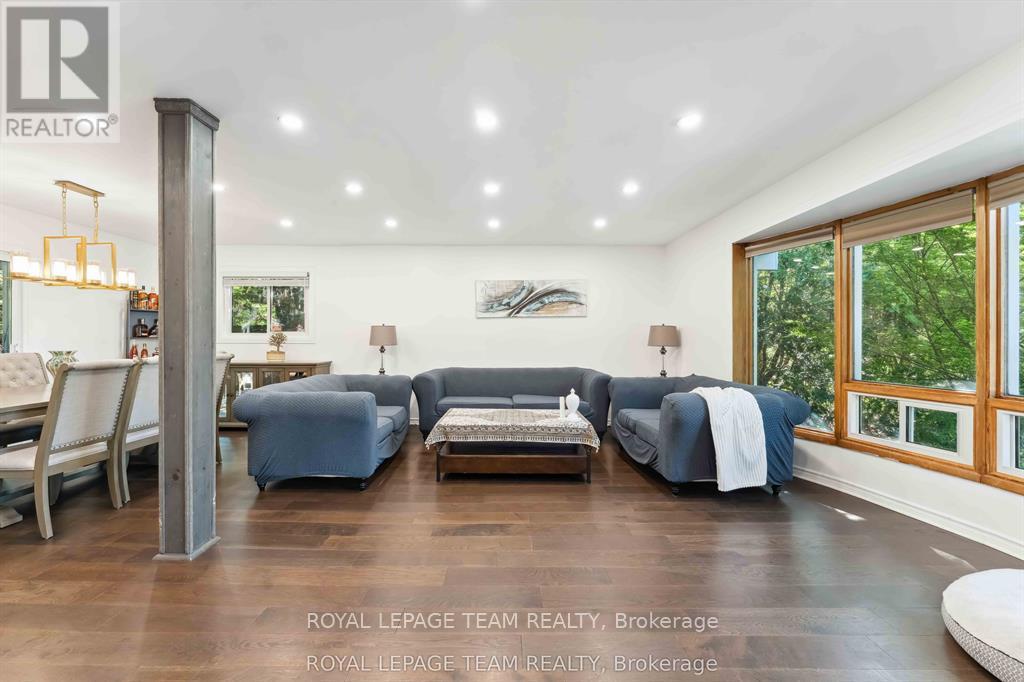 2353 Georgina Drive, Ottawa, Ontario  K2B 7M6 - Photo 4 - X12815974