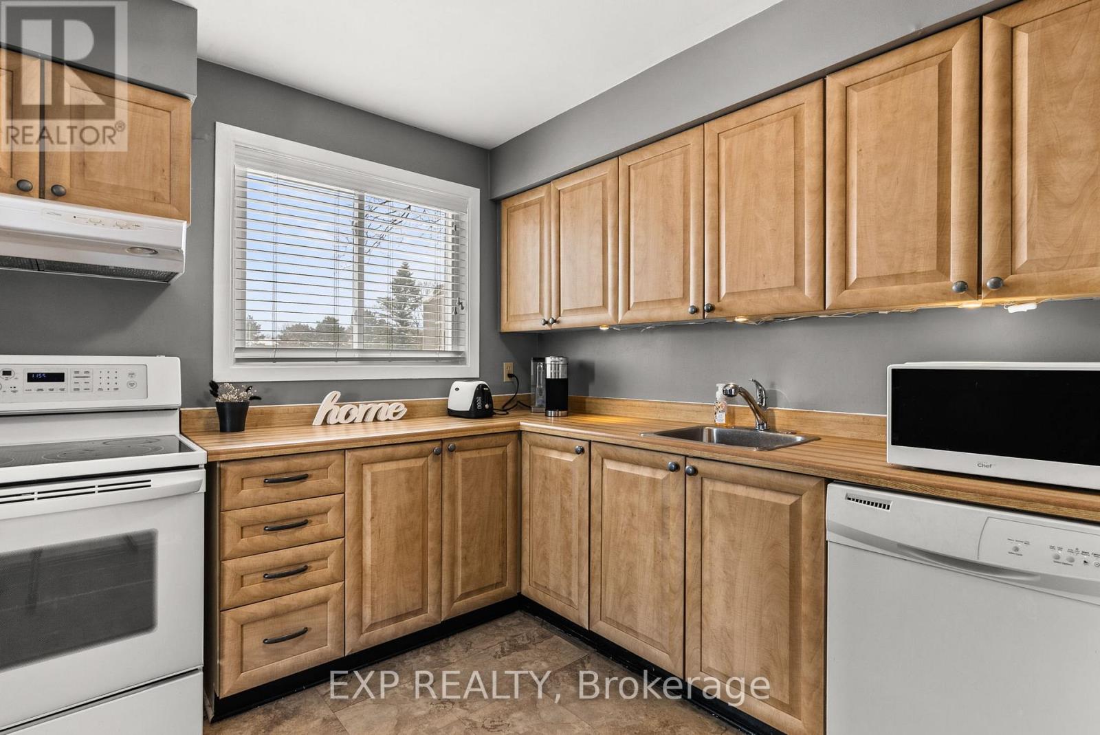 4 - 260 Fenerty Court, Ottawa, Ontario  K2L 3A7 - Photo 6 - X12815986