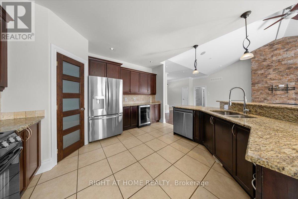 6833 Suncrest Drive, Ottawa, Ontario  K4P 0B2 - Photo 11 - X12816056