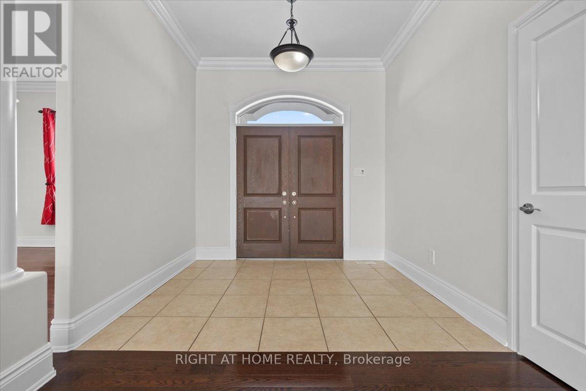 6833 Suncrest Drive, Ottawa, Ontario  K4P 0B2 - Photo 2 - X12816056