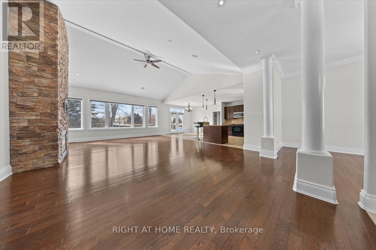 6833 Suncrest Drive, Ottawa, Ontario  K4P 0B2 - Photo 3 - X12816056