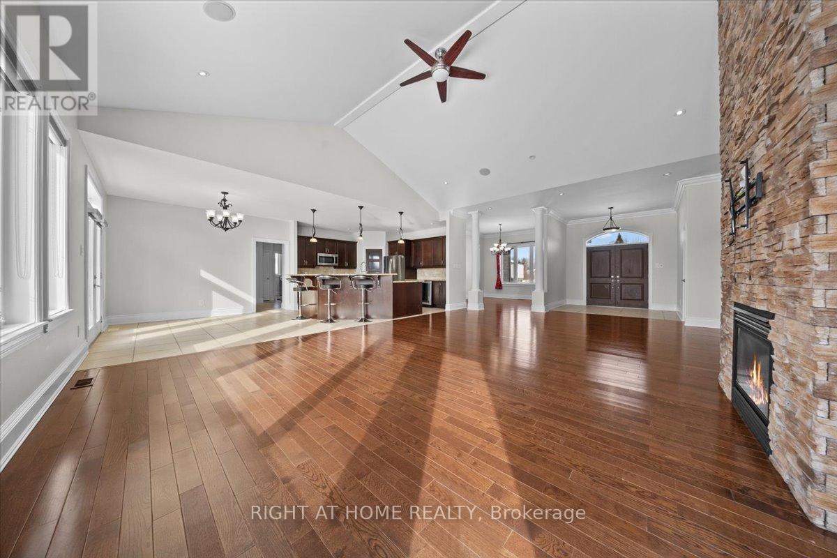 6833 Suncrest Drive, Ottawa, Ontario  K4P 0B2 - Photo 8 - X12816056