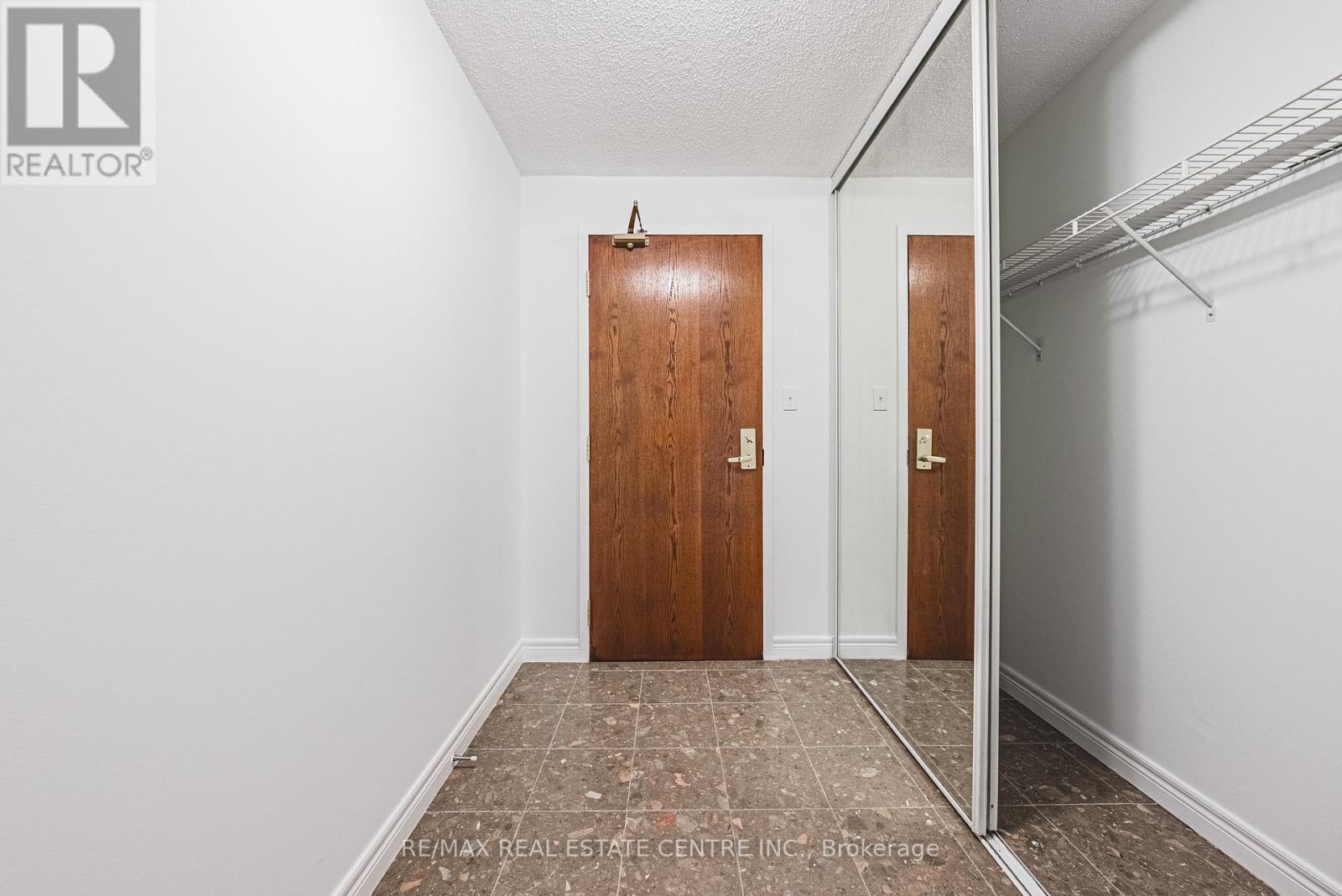 2201 - 156 Enfield Place, Mississauga, Ontario  L5B 3J2 - Photo 5 - W12791748