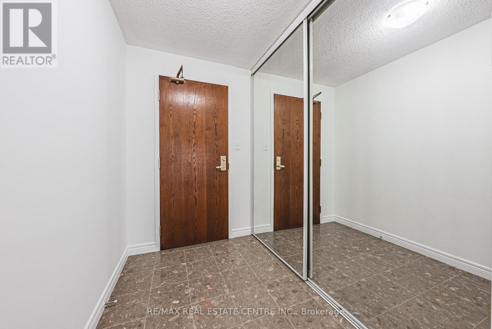 2201 - 156 Enfield Place, Mississauga, Ontario  L5B 3J2 - Photo 7 - W12791748
