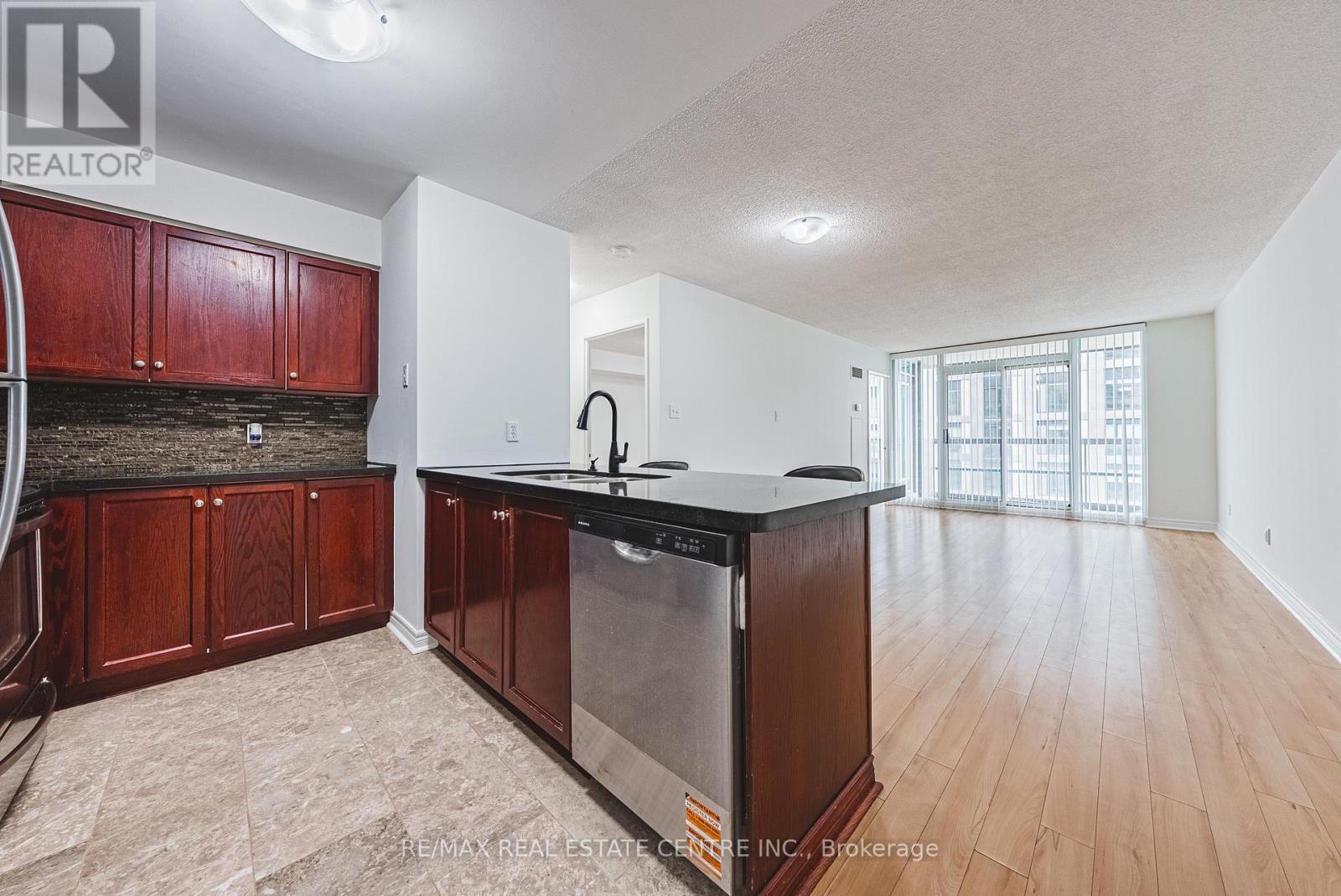 2201 - 156 Enfield Place, Mississauga, Ontario  L5B 3J2 - Photo 9 - W12791748