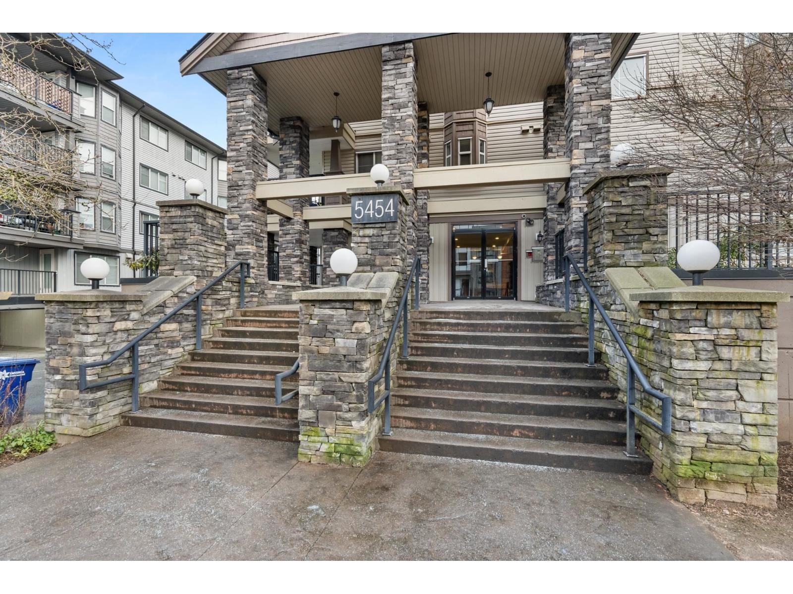 204 5454 198 Street, Langley, British Columbia  V3A 1G2 - Photo 1 - R3093045