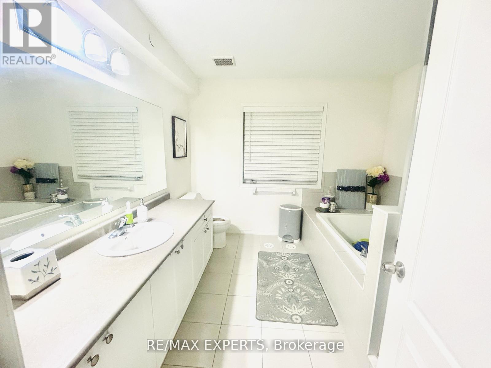 137 Gilboulee Path, Oshawa, Ontario  L1L 0M7 - Photo 10 - E12815998