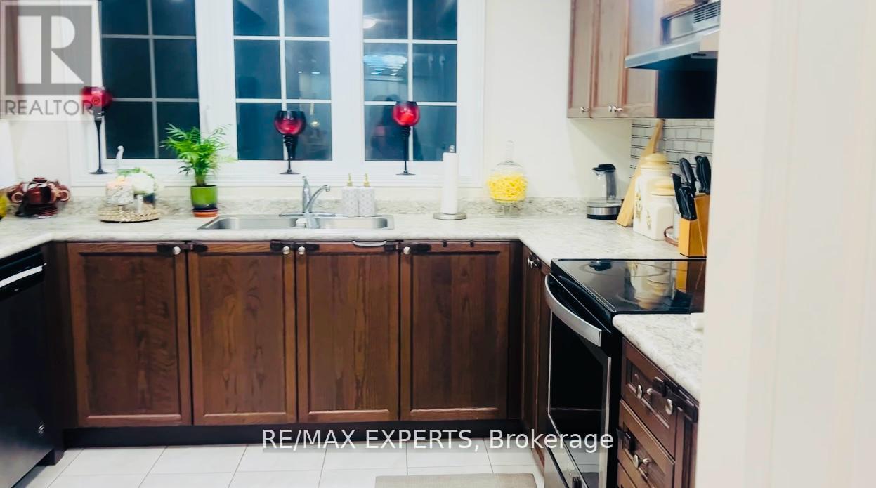 137 Gilboulee Path, Oshawa, Ontario  L1L 0M7 - Photo 2 - E12815998