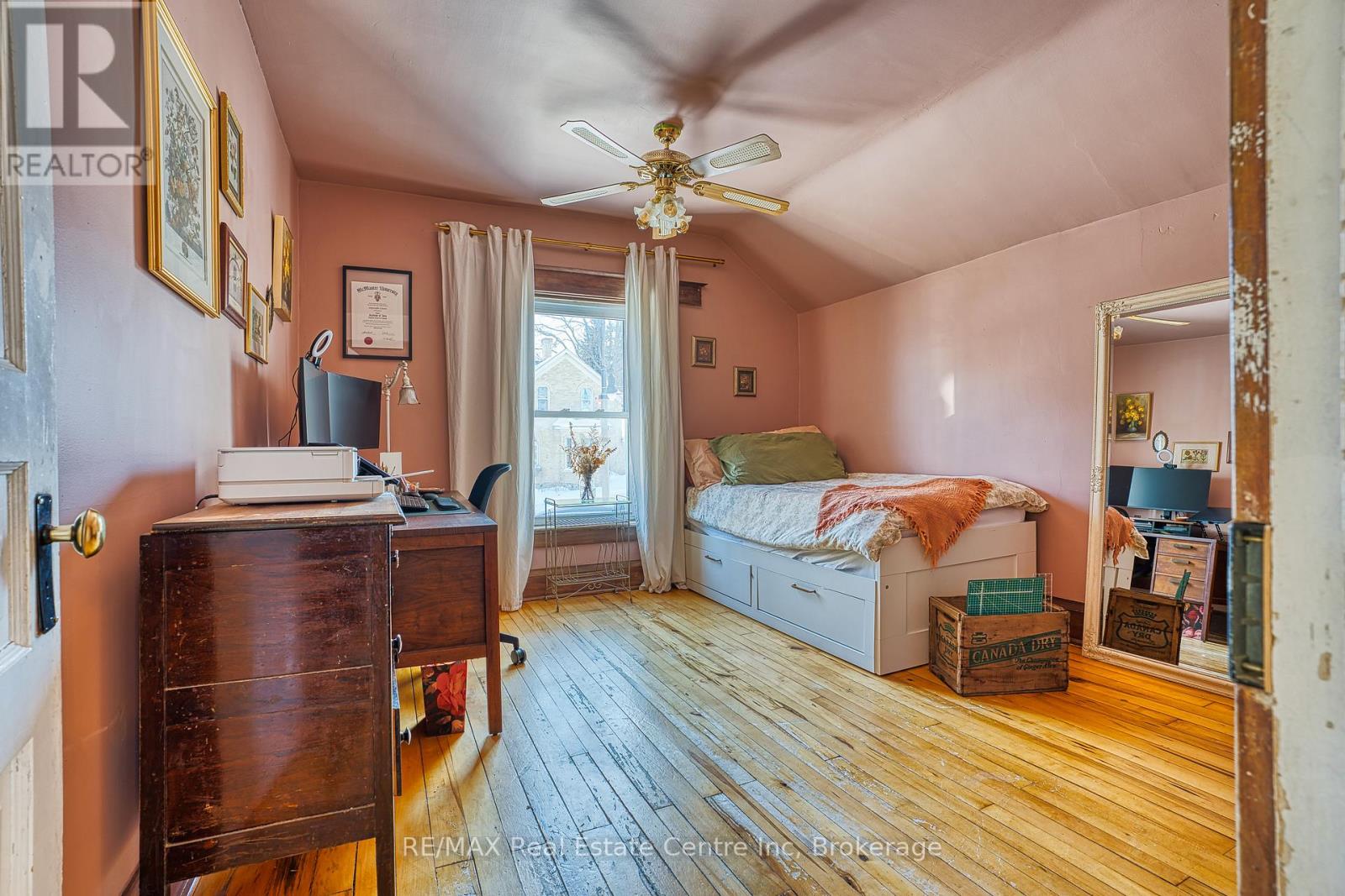 34 Wellington Street, Mapleton, Ontario  N0G 1P0 - Photo 22 - X12774534