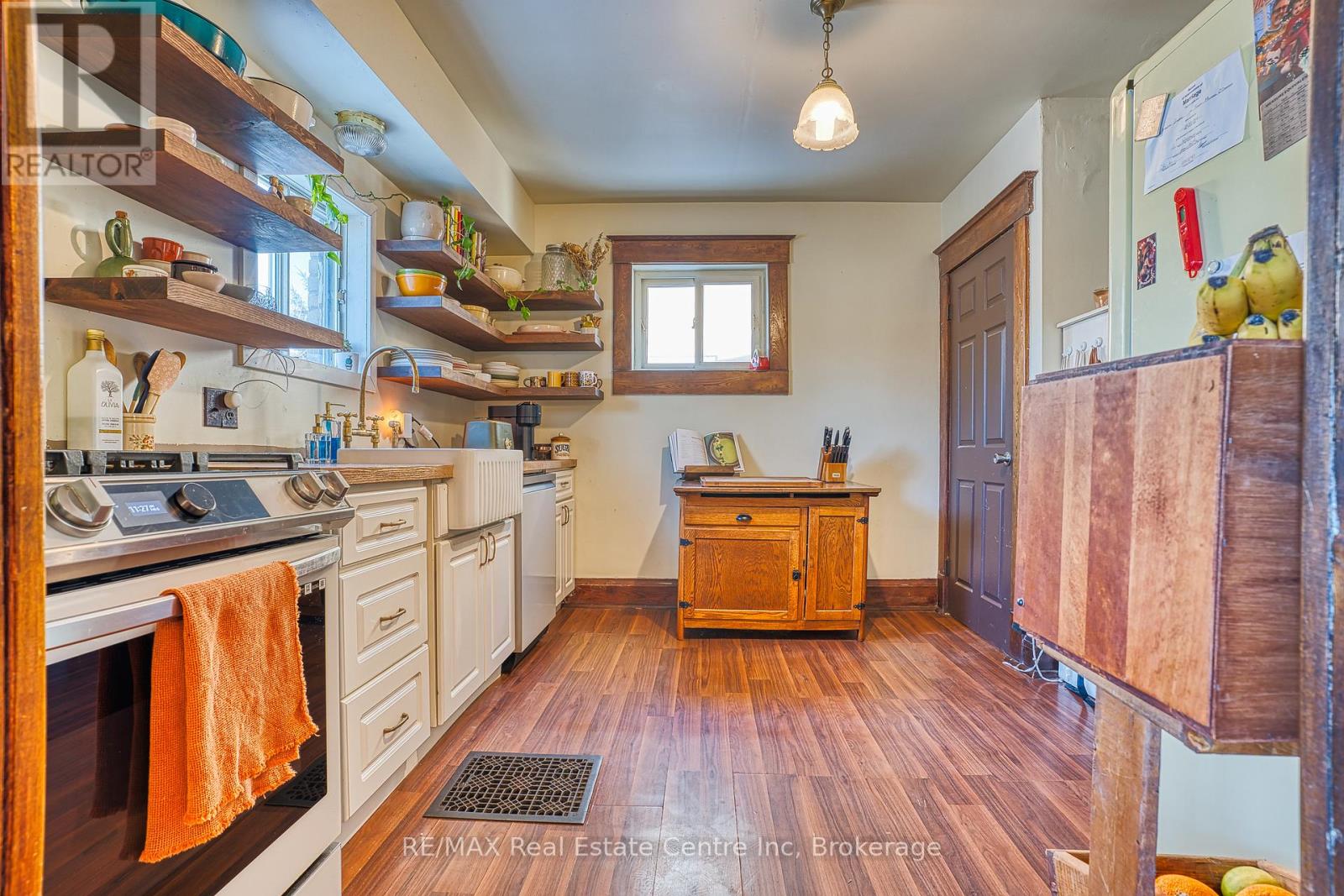 34 Wellington Street, Mapleton, Ontario  N0G 1P0 - Photo 10 - X12774534