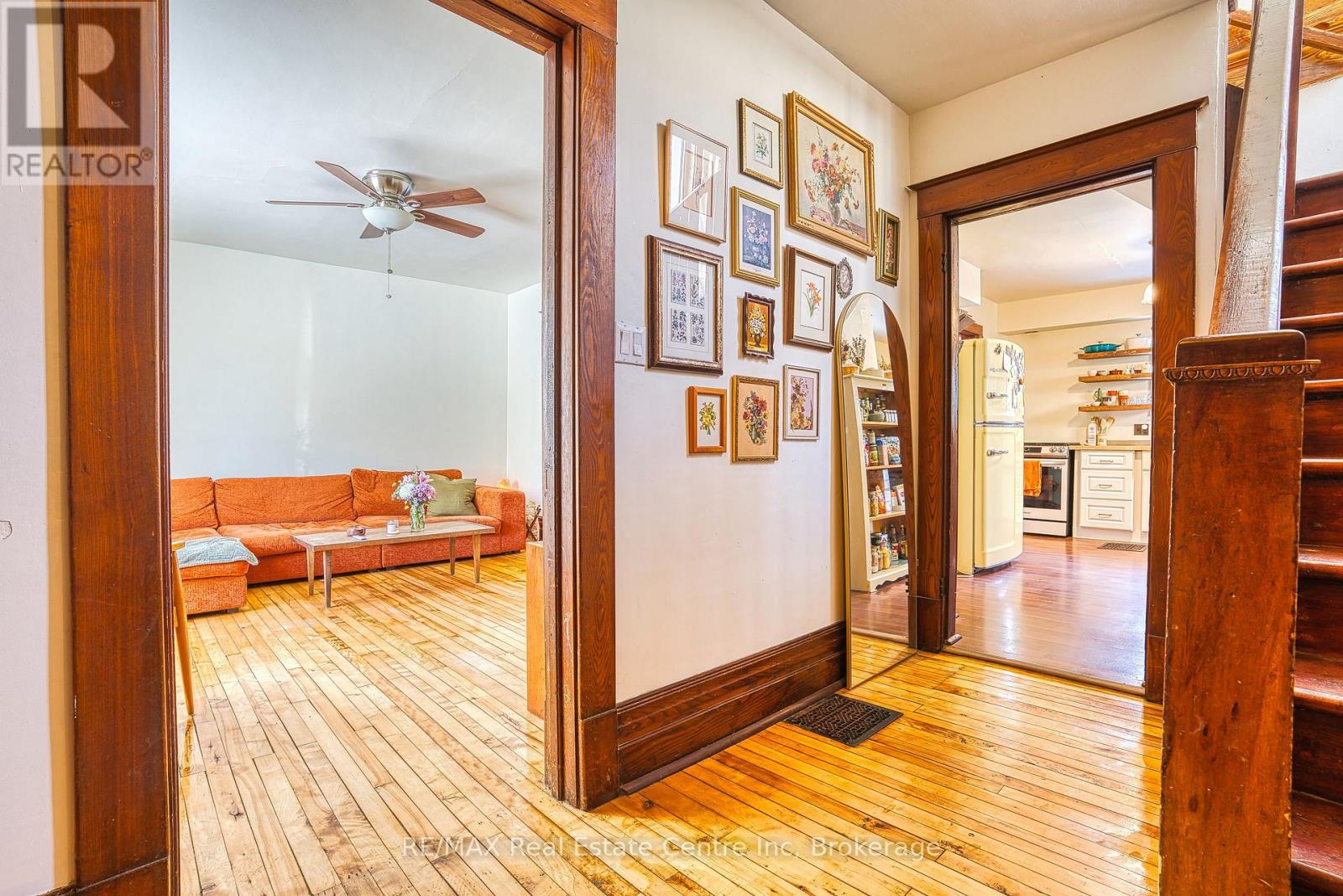 34 Wellington Street, Mapleton, Ontario  N0G 1P0 - Photo 4 - X12774534