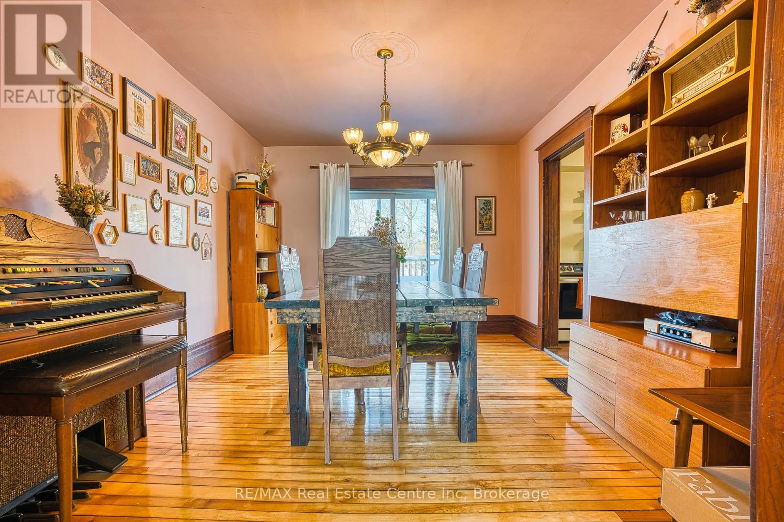 34 Wellington Street, Mapleton, Ontario  N0G 1P0 - Photo 7 - X12774534