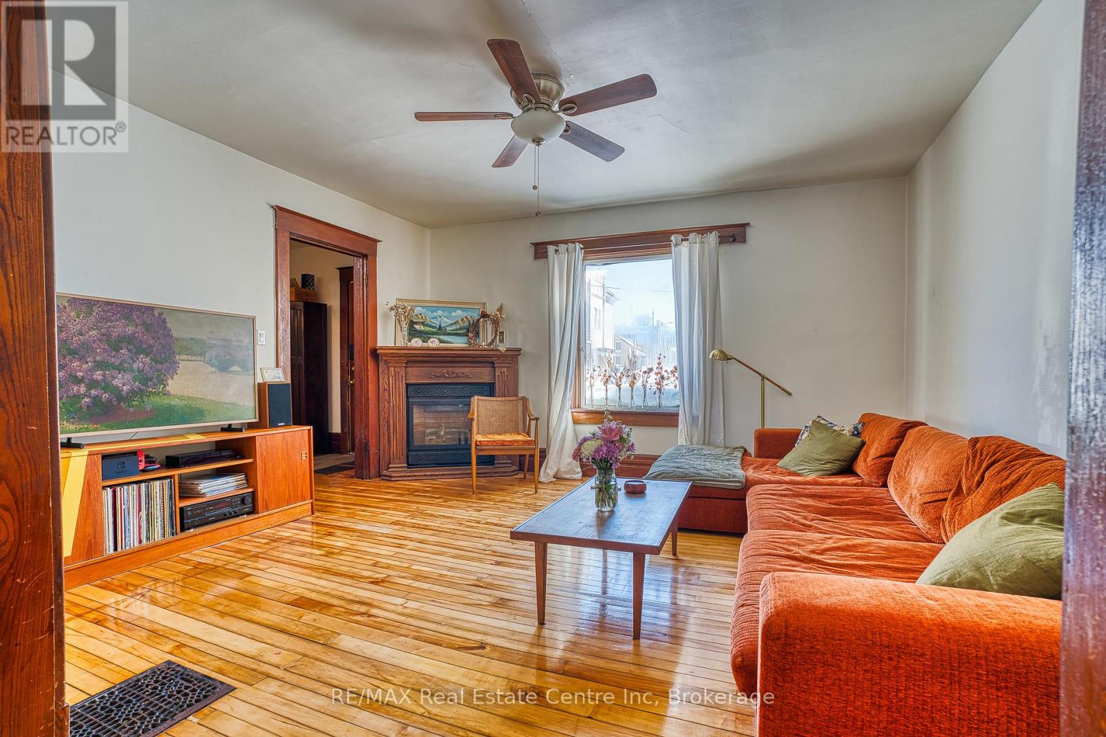 34 Wellington Street, Mapleton, Ontario  N0G 1P0 - Photo 6 - X12774534