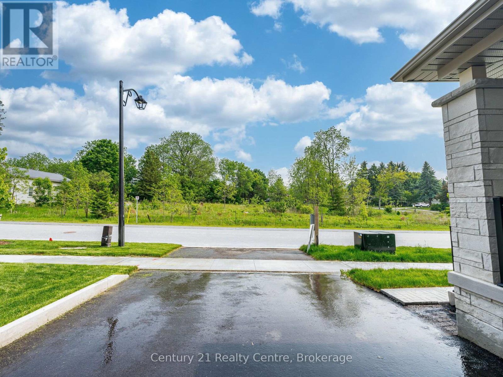 26 Hearn Street, Bradford West Gwillimbury, Ontario  L0G 1B0 - Photo 4 - N12815978