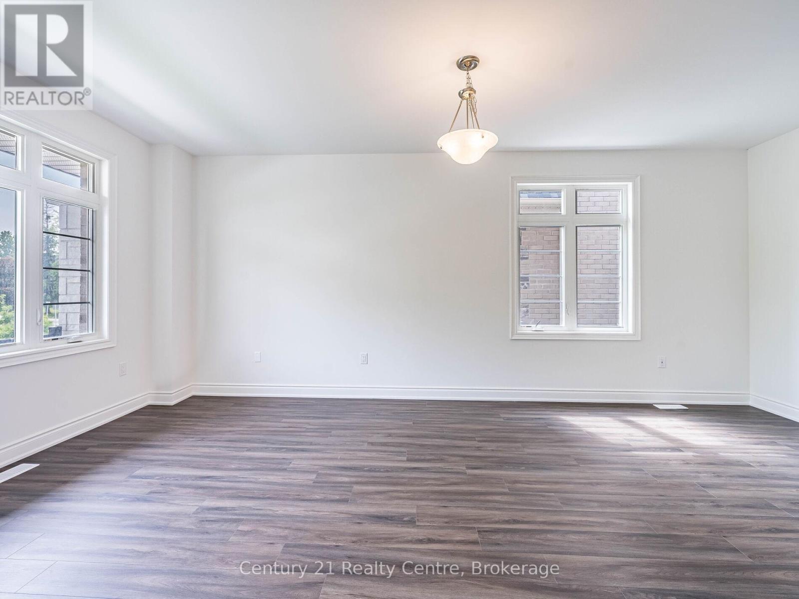 26 Hearn Street, Bradford West Gwillimbury, Ontario  L0G 1B0 - Photo 7 - N12815978