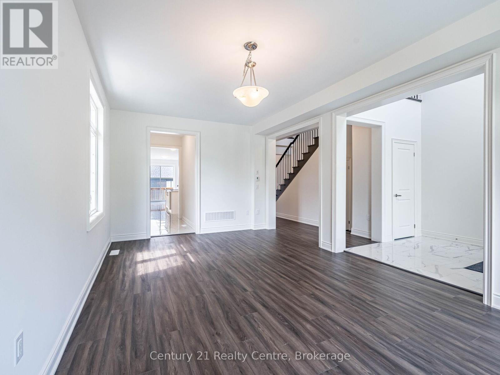 26 Hearn Street, Bradford West Gwillimbury, Ontario  L0G 1B0 - Photo 9 - N12815978