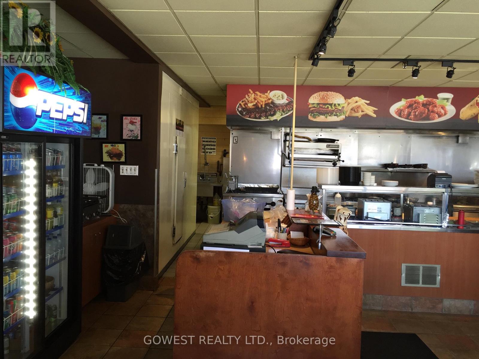 16 Spinnaker Way, Vaughan, Ontario  L4K 6X9 - Photo 4 - N12815870