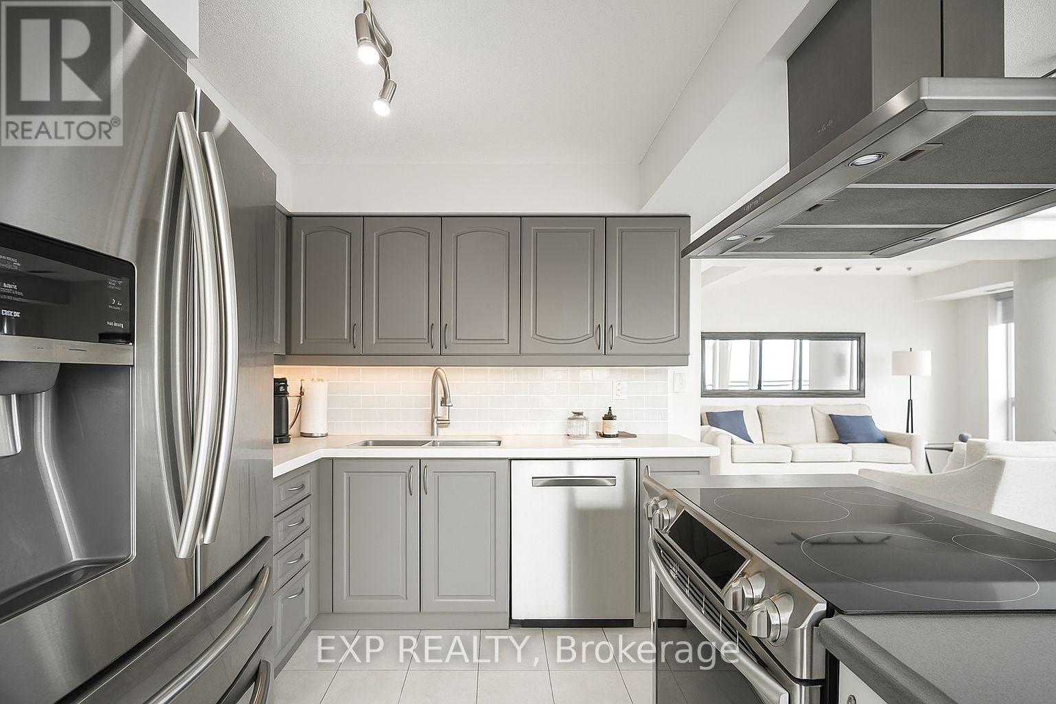 2304 - 155 Legion Road N, Toronto, Ontario  M8Y 0A7 - Photo 11 - W12670672