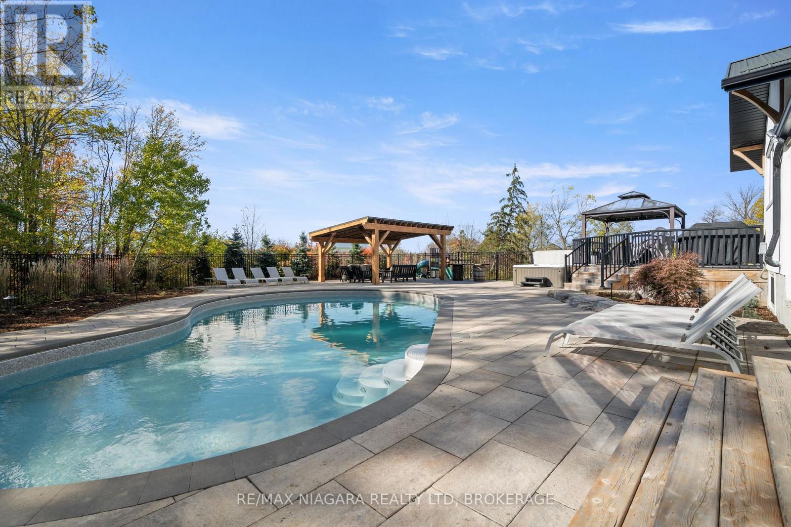 340 Roland Road, Pelham, Ontario  L0S 1M0 - Photo 12 - X12632398