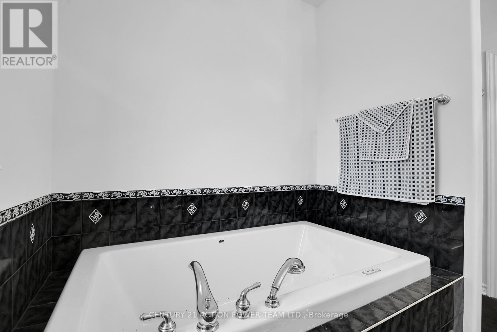 1969 Loasa Lane, Ottawa, Ontario  K4A 4T4 - Photo 23 - X12806904