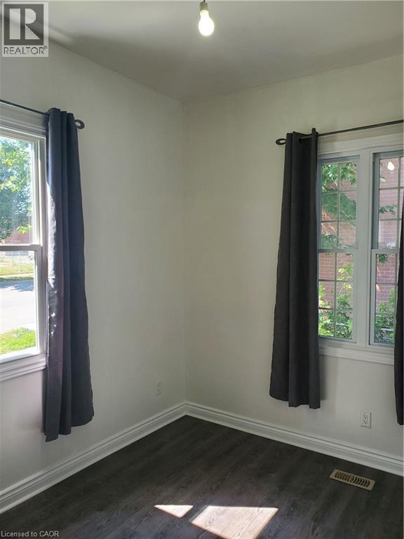 162 N Brock Street N, Sarnia, Ontario  N7T 5Z1 - Photo 5 - 40806351