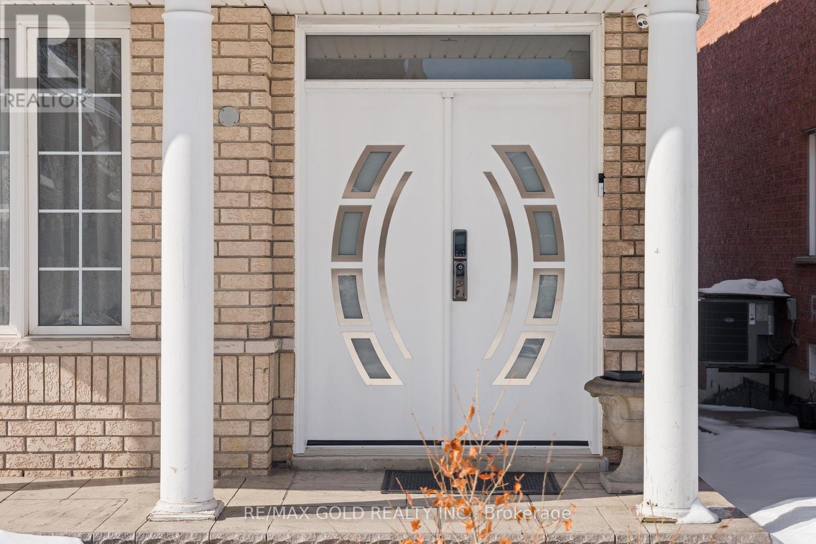 88 Octillo Boulevard, Brampton, Ontario  L6R 2V6 - Photo 4 - W12815992