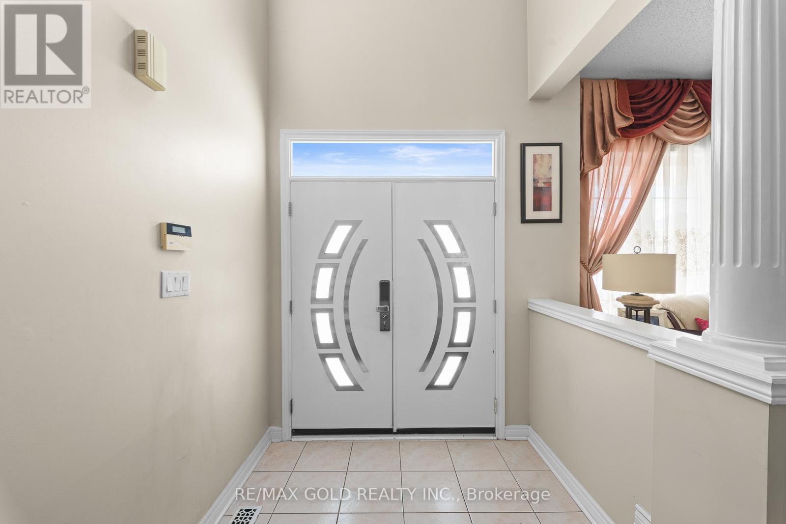 88 Octillo Boulevard, Brampton, Ontario  L6R 2V6 - Photo 5 - W12815992