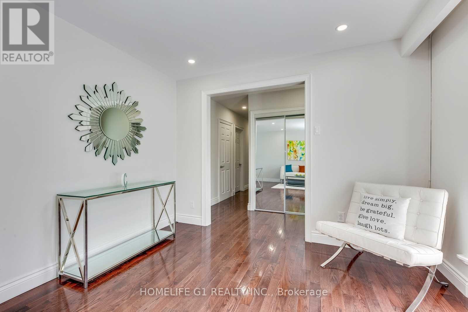 2503 Constable Road, Mississauga, Ontario  L5J 1V9 - Photo 2 - W12815994