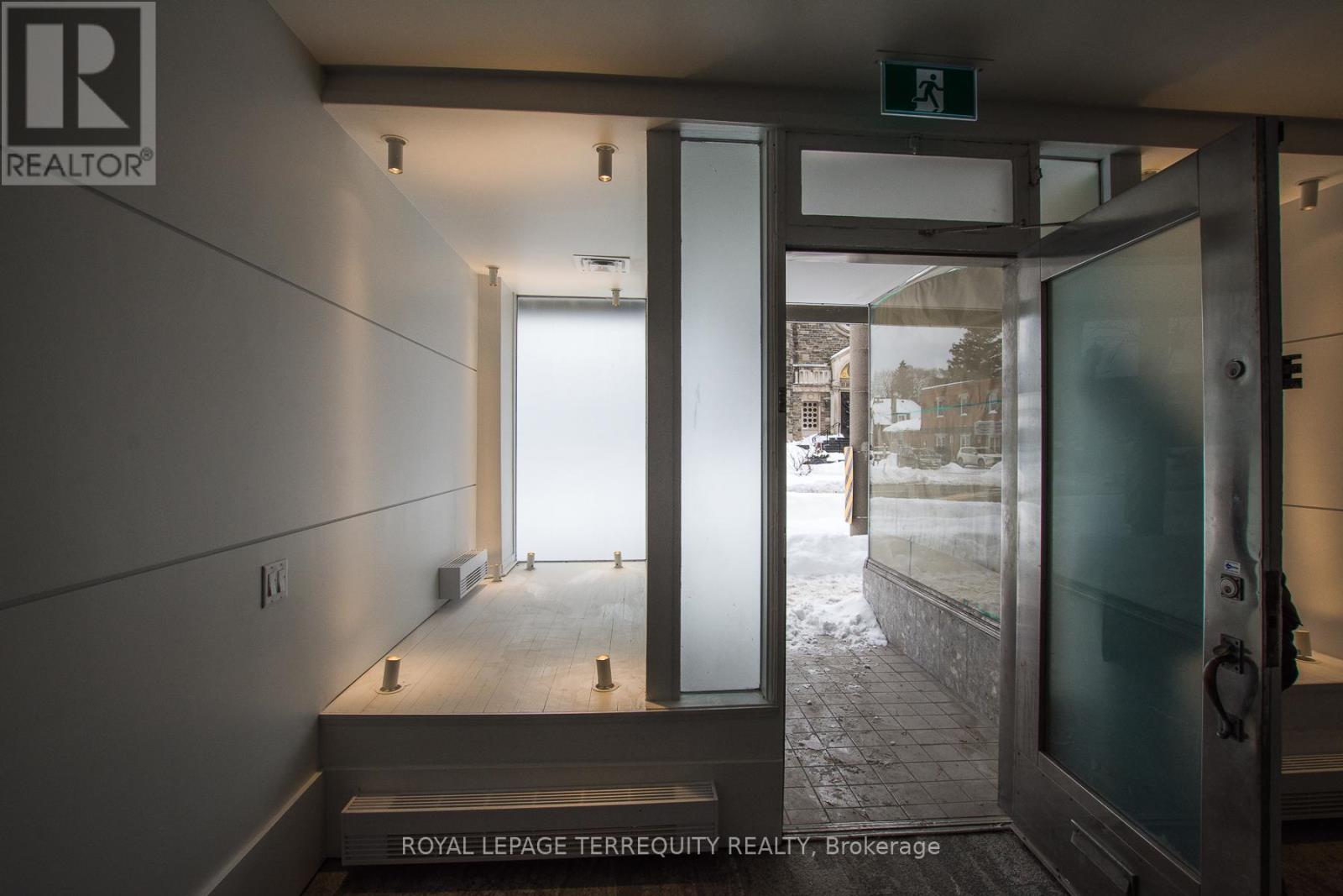 Main - 3042 Bloor Street W, Toronto (Kingsway South), Ontario  M8X 1C4 - Photo 10 - W12816020