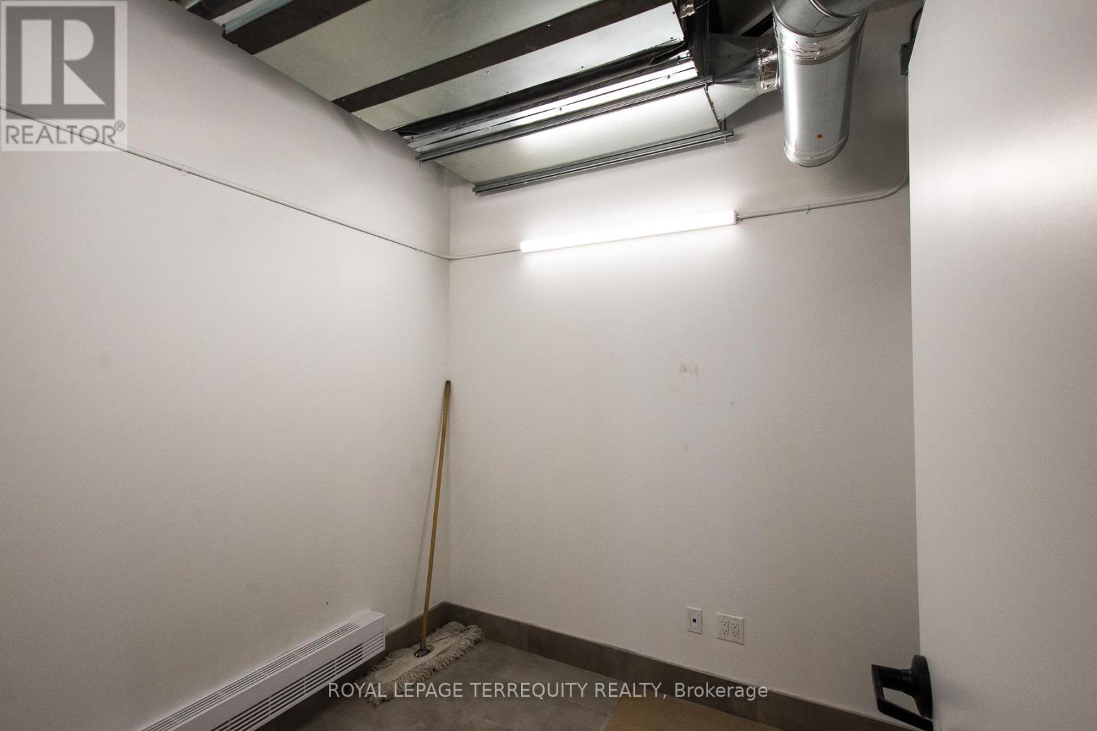 Main - 3042 Bloor Street W, Toronto (Kingsway South), Ontario  M8X 1C4 - Photo 13 - W12816020