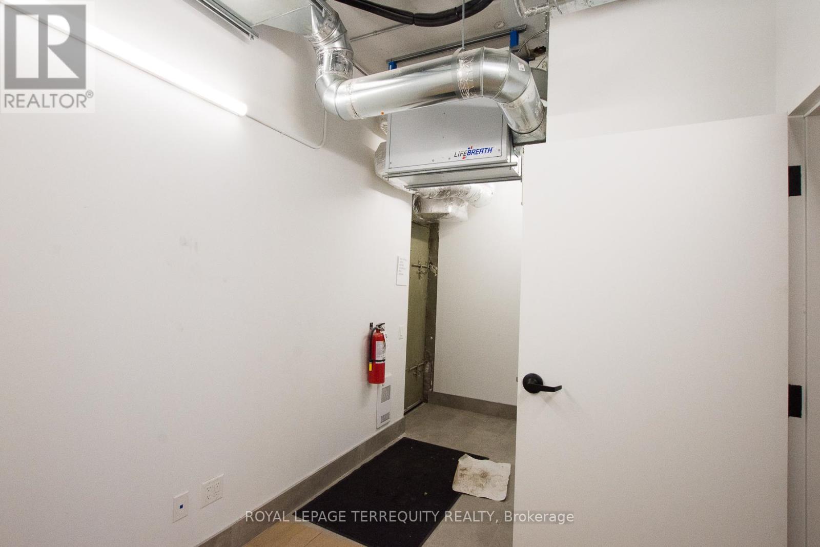 Main - 3042 Bloor Street W, Toronto (Kingsway South), Ontario  M8X 1C4 - Photo 14 - W12816020