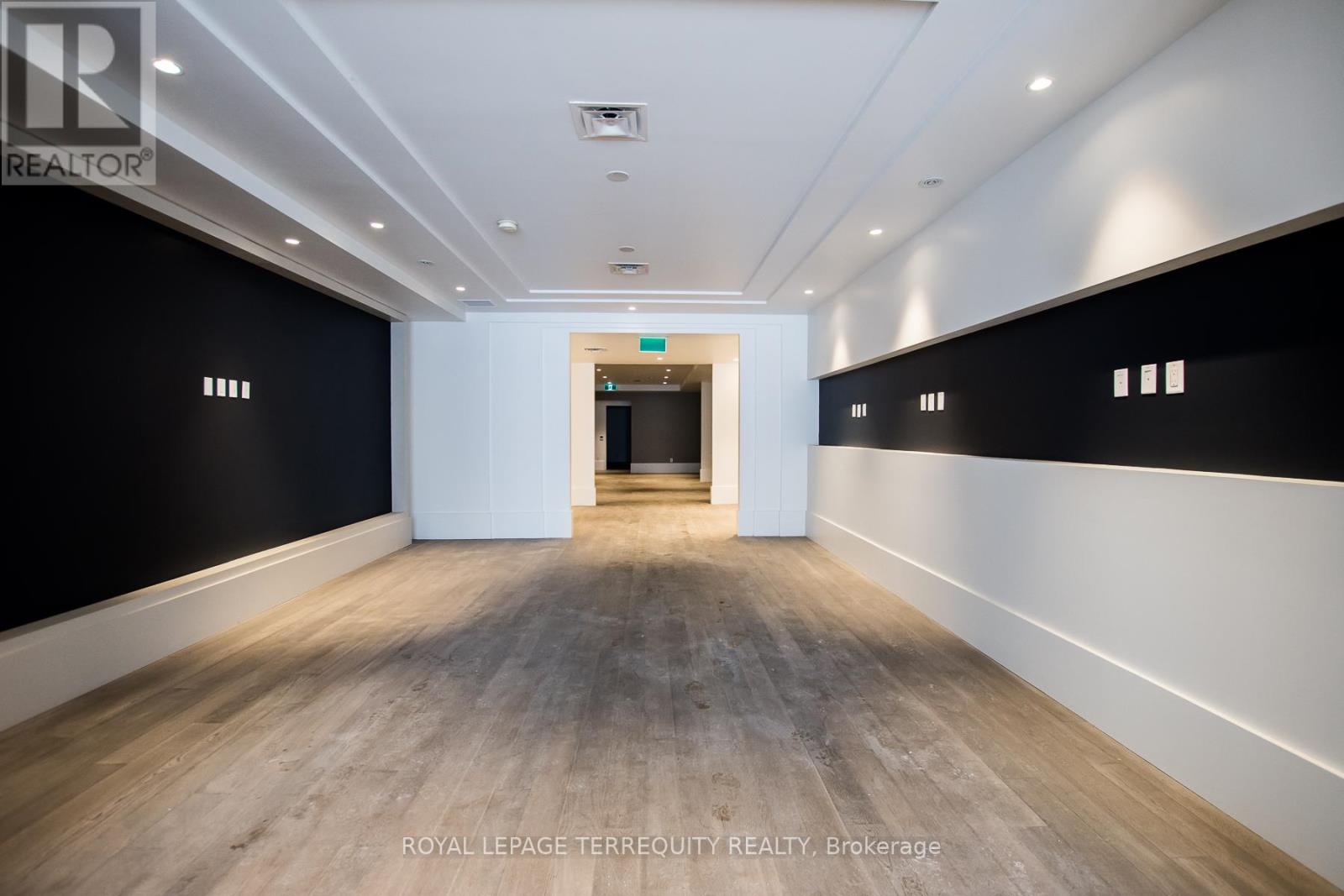 Main - 3042 Bloor Street W, Toronto (Kingsway South), Ontario  M8X 1C4 - Photo 3 - W12816020