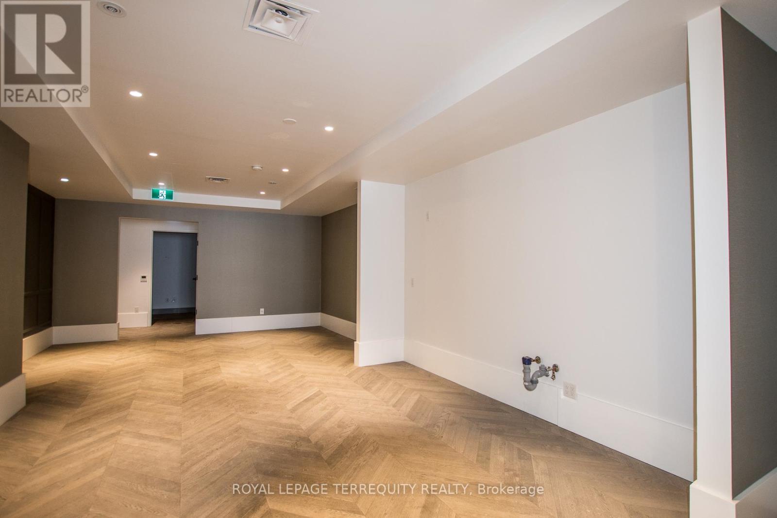 Main - 3042 Bloor Street W, Toronto (Kingsway South), Ontario  M8X 1C4 - Photo 6 - W12816020