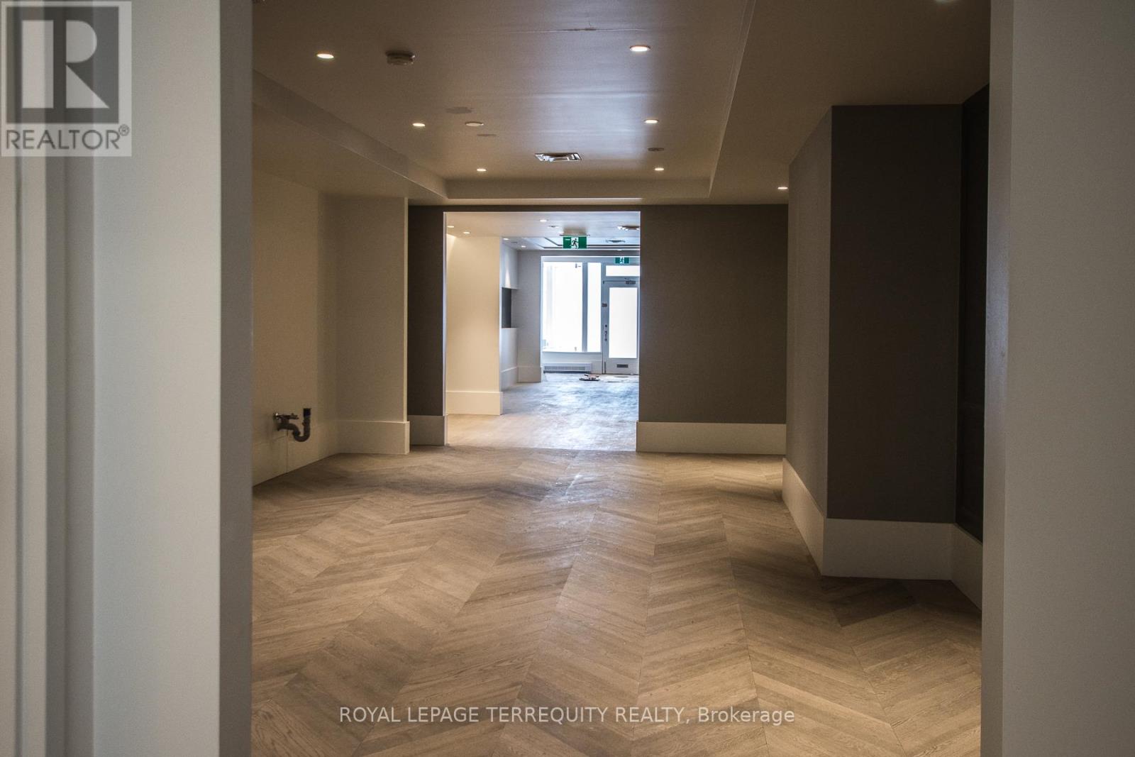 Main - 3042 Bloor Street W, Toronto (Kingsway South), Ontario  M8X 1C4 - Photo 7 - W12816020