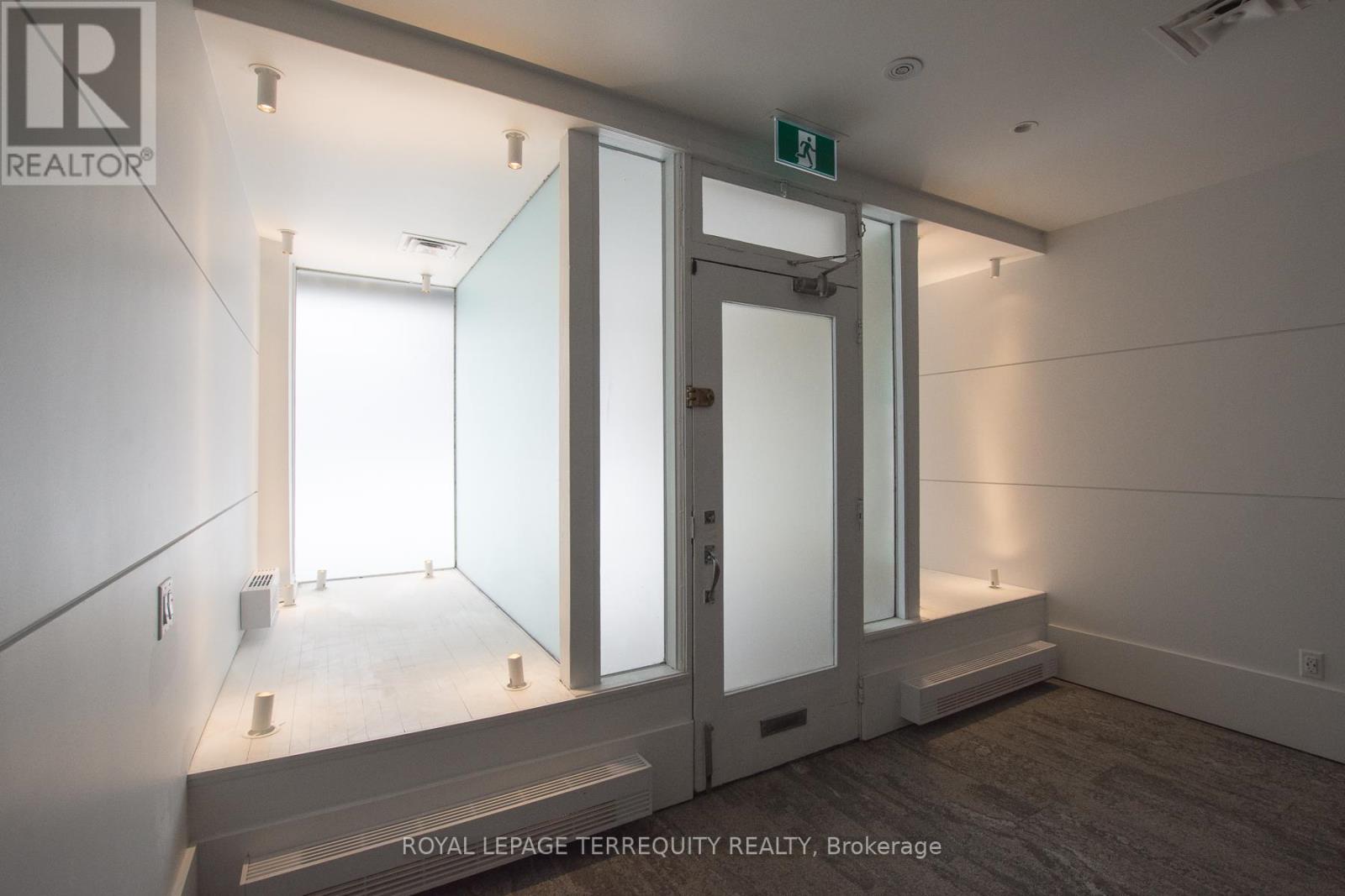 Main - 3042 Bloor Street W, Toronto (Kingsway South), Ontario  M8X 1C4 - Photo 9 - W12816020