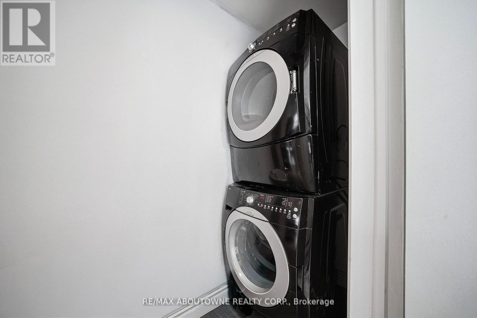 276 Lakeshore Road W, Oakville, Ontario  L6K 1E8 - Photo 13 - W12816046