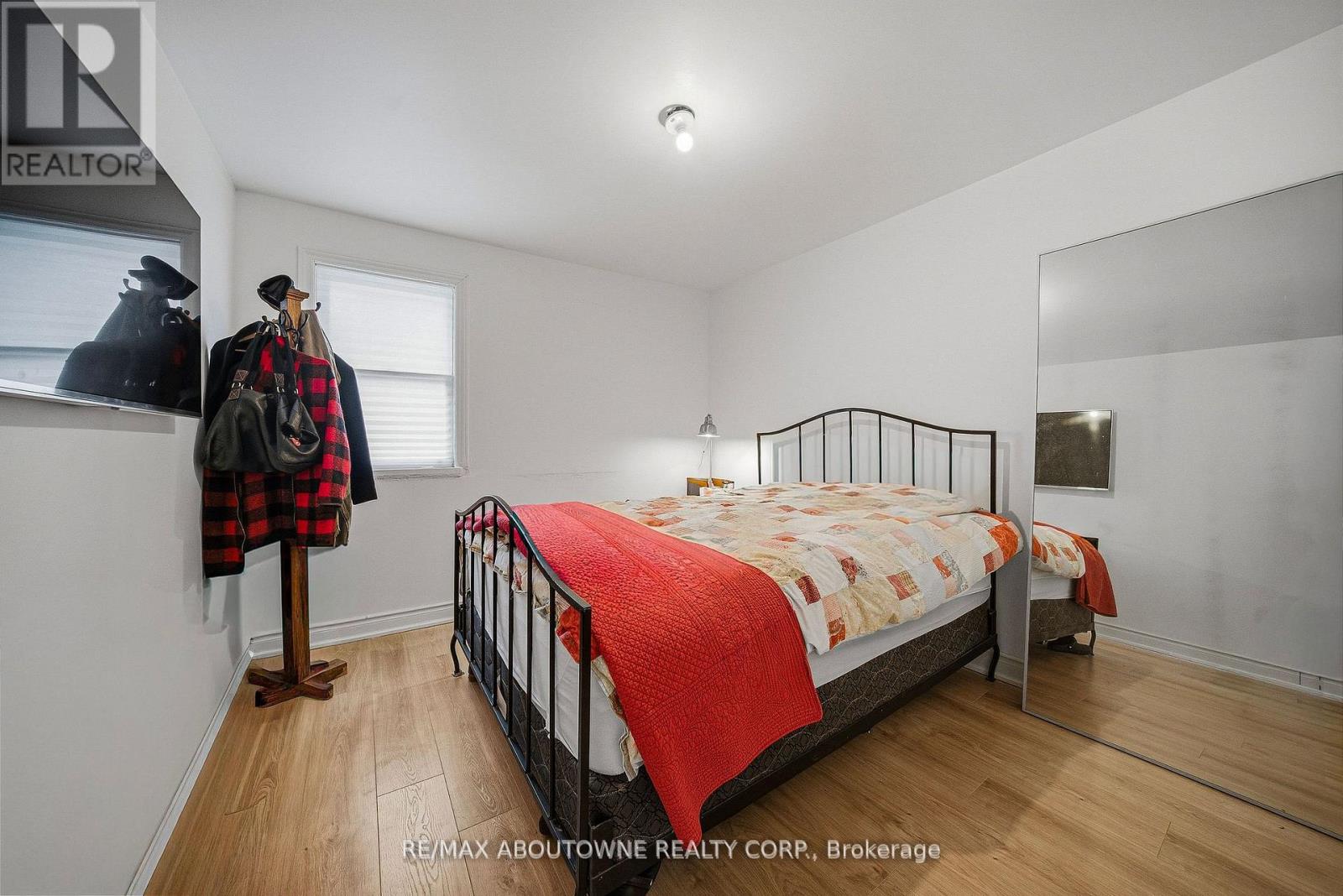 276 Lakeshore Road W, Oakville, Ontario  L6K 1E8 - Photo 15 - W12816046