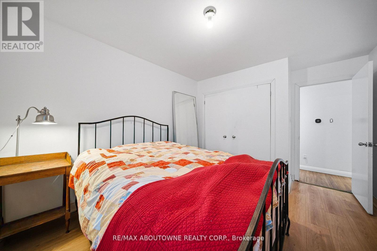 276 Lakeshore Road W, Oakville, Ontario  L6K 1E8 - Photo 17 - W12816046