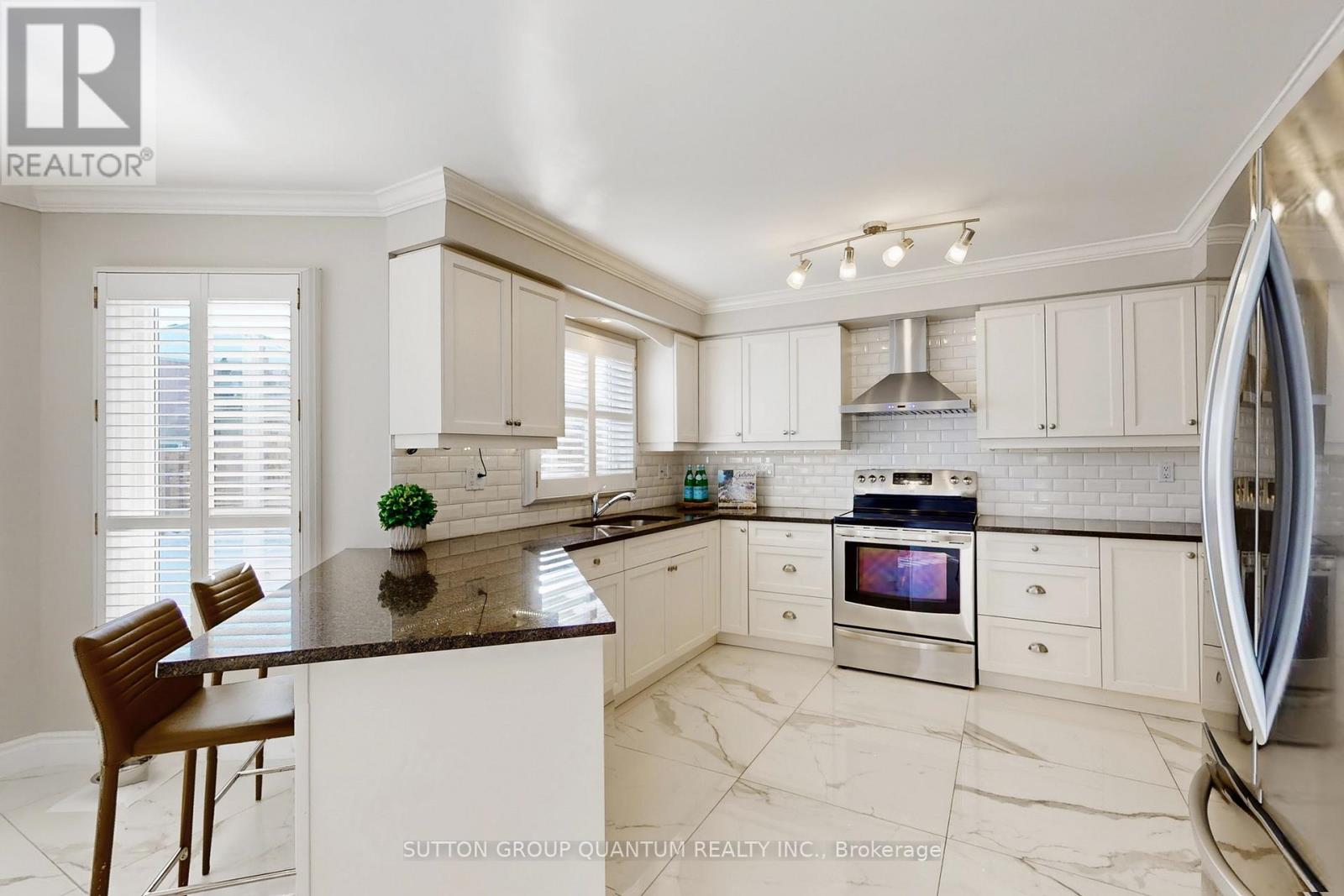 314 Leacock Avenue, Oakville, Ontario  L6H 5J1 - Photo 9 - W12816054