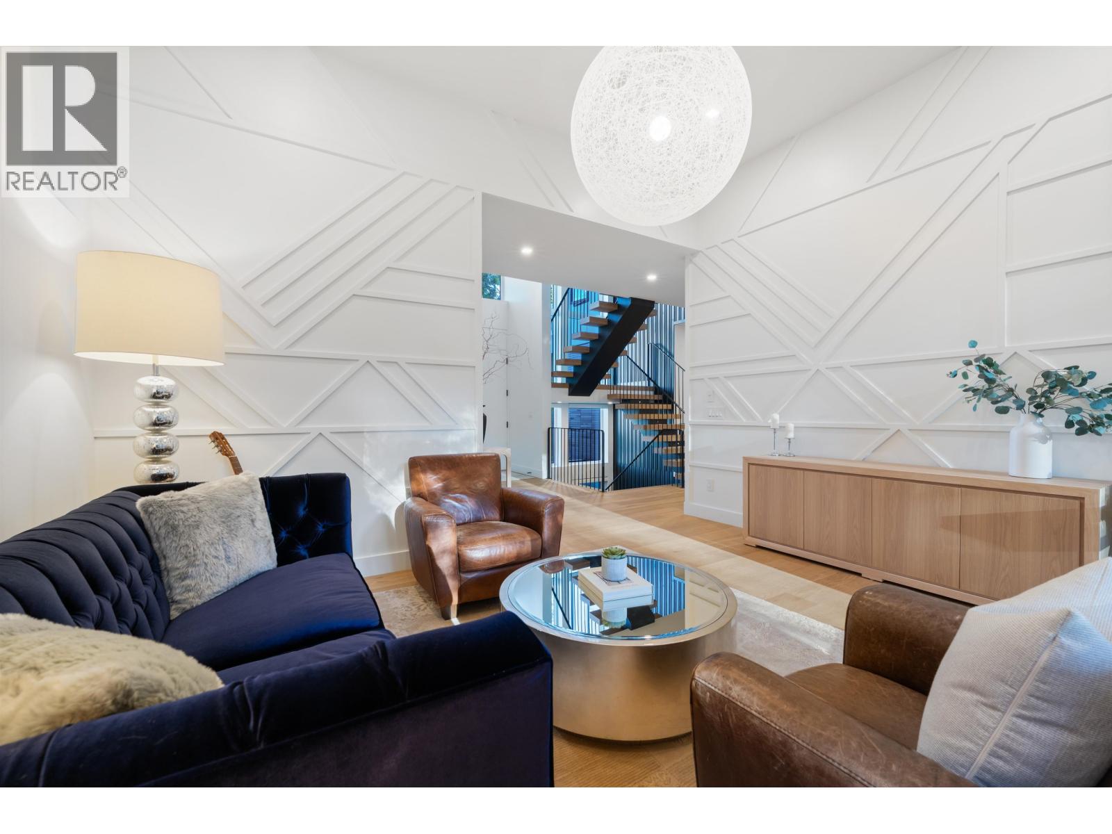 4528 Skyline Drive, North Vancouver, British Columbia  V7R 3H1 - Photo 6 - R3089495