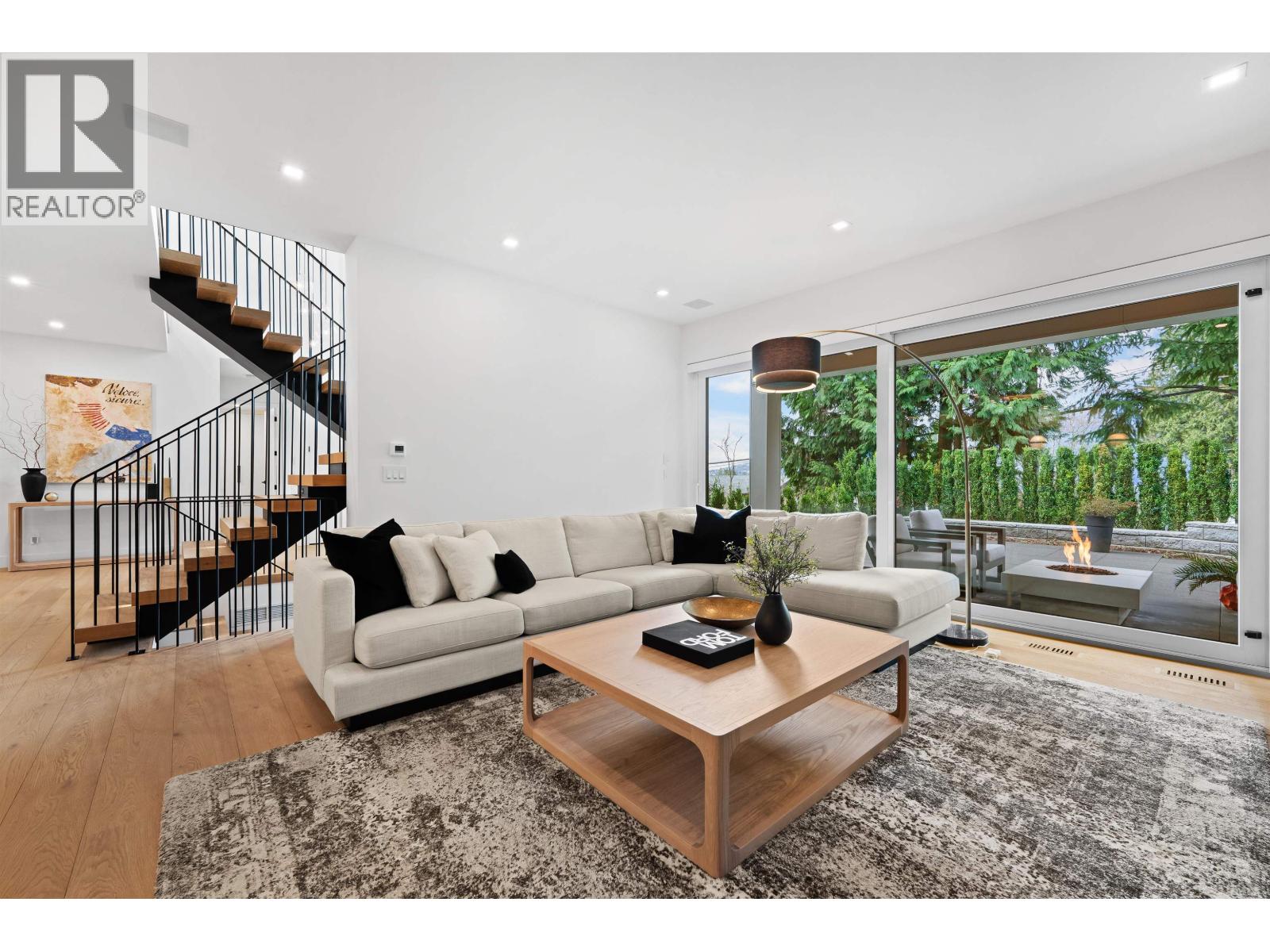 4528 Skyline Drive, North Vancouver, British Columbia  V7R 3H1 - Photo 8 - R3089495