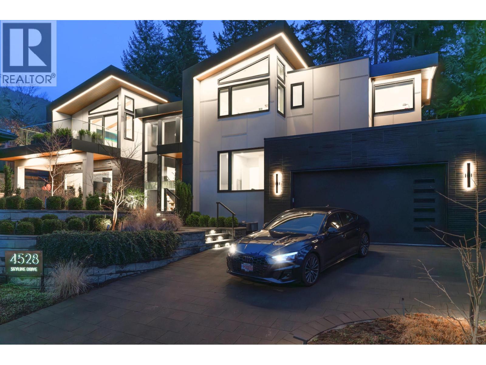 4528 SKYLINE DRIVE, North Vancouver, British Columbia