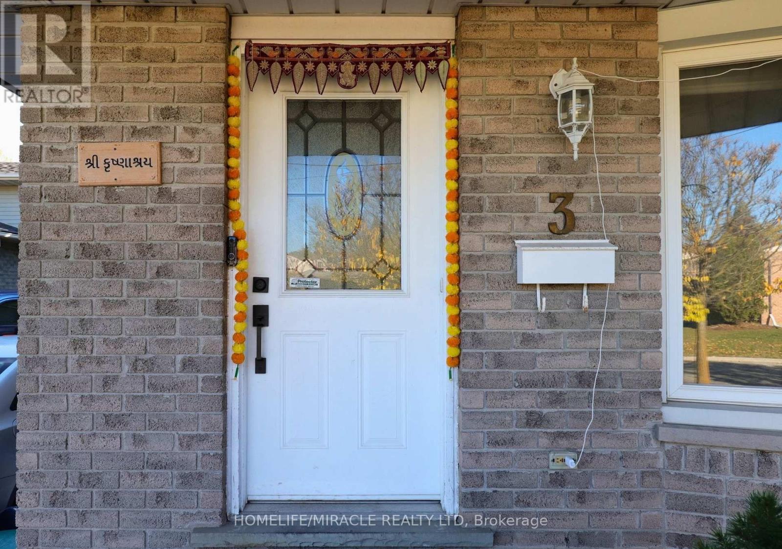 3 Caprice Court, Kitchener, Ontario  N2M 5M2 - Photo 3 - X12815976