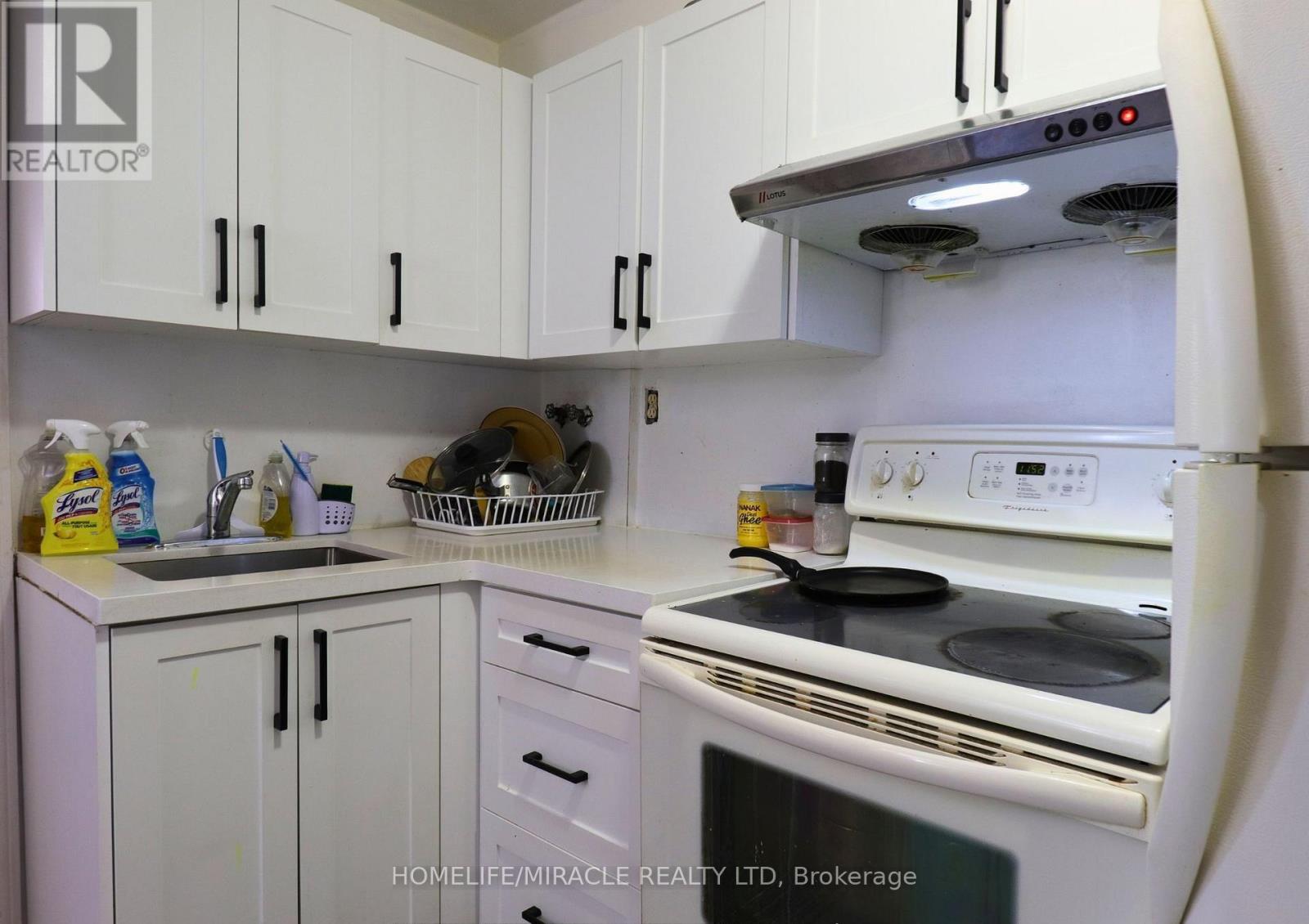 3 Caprice Court, Kitchener, Ontario  N2M 5M2 - Photo 32 - X12815976