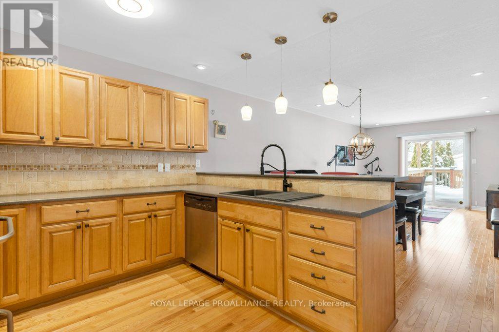 18 Sarah Court, Belleville, Ontario  K8P 0A1 - Photo 8 - X12816108