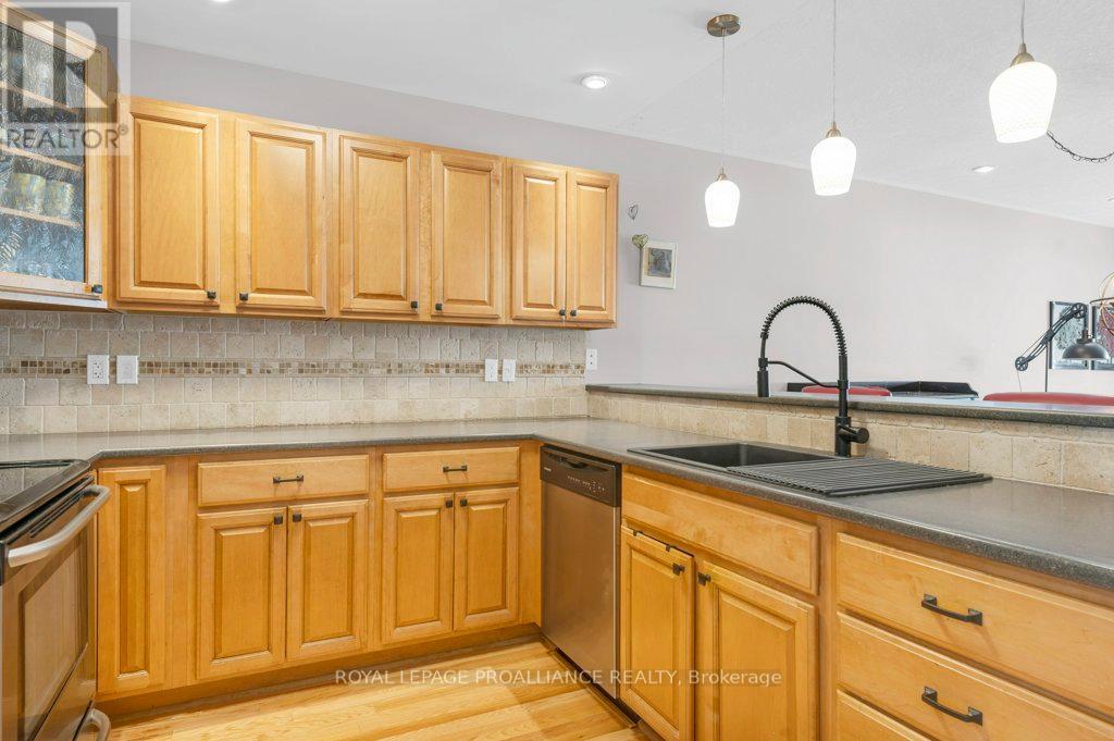 18 Sarah Court, Belleville, Ontario  K8P 0A1 - Photo 9 - X12816108